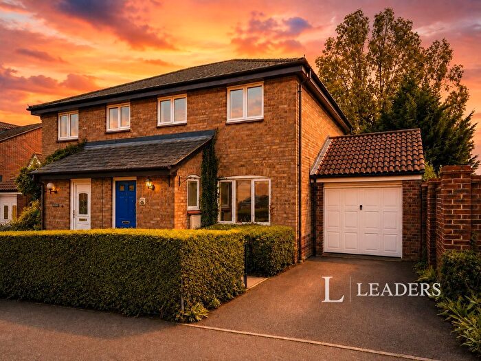 3 Bedroom Semi Detached House For Sale In Holden Road, Colchester, CO4