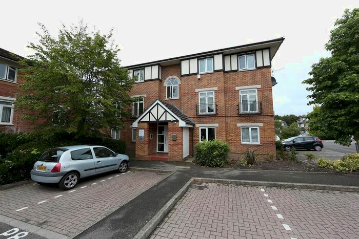 1 Bedroom Flat To Rent In Pearl Court, Heton Gardens, Hendon, NW4