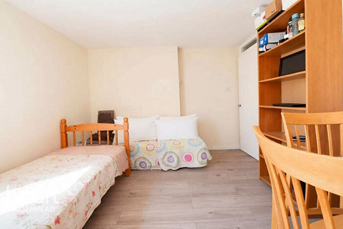 2 Bedroom Flat For Sale In King Street, Maidenhead, SL6