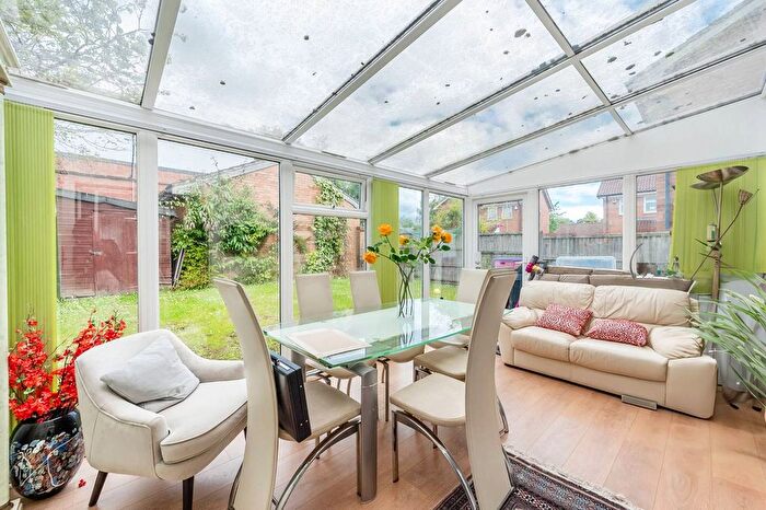 4 Bedroom Detached House For Sale In Glendevon Close, Edgware, HA8