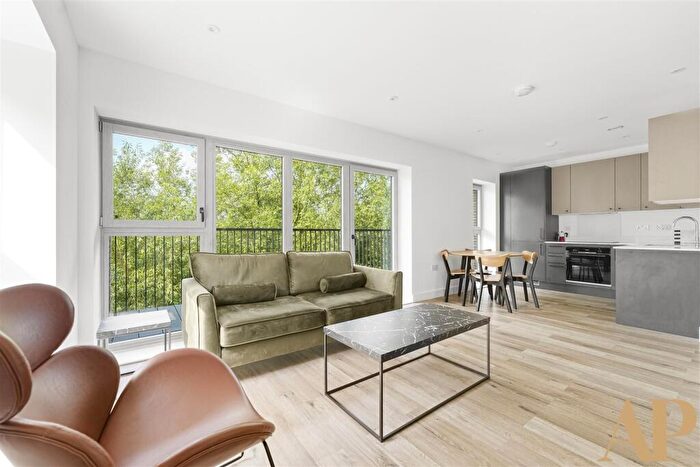 2 Bedroom Apartment To Rent In Bankside Gardens, Green Park Village, RG2