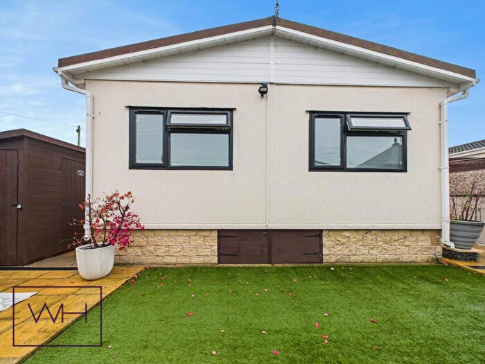 2 Bedroom Mobile Home For Sale In Plumtree Park, Bircotes, Doncaster, DN11