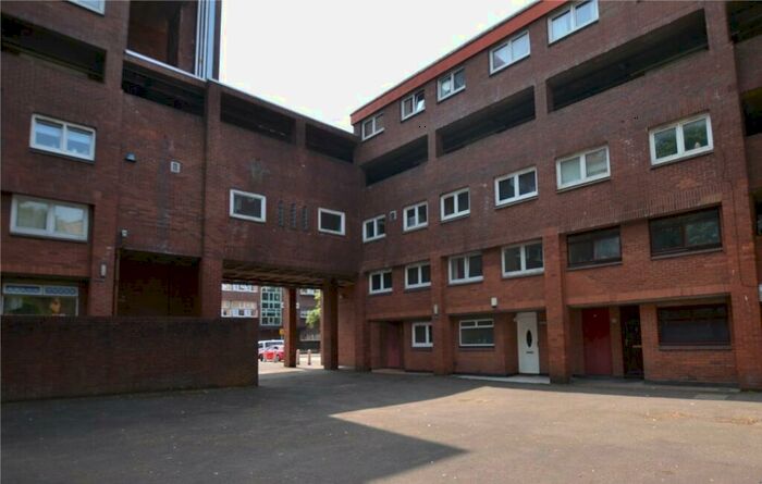 Flat To Rent In Raglan Street, St Georges Cross, Glasgow, G4