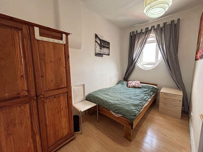 House Of Multiple Occupation To Rent In Hackney Road, London, E2