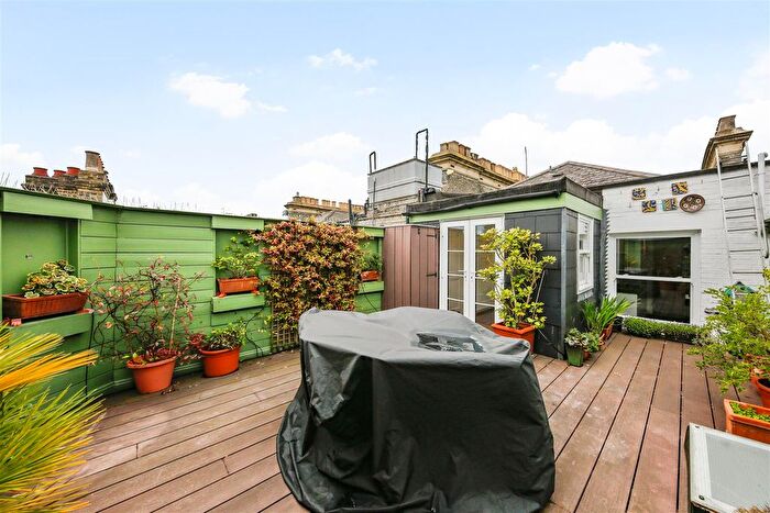 2 Bedroom Flat To Rent In De Vere Gardens, South Kensington, W8