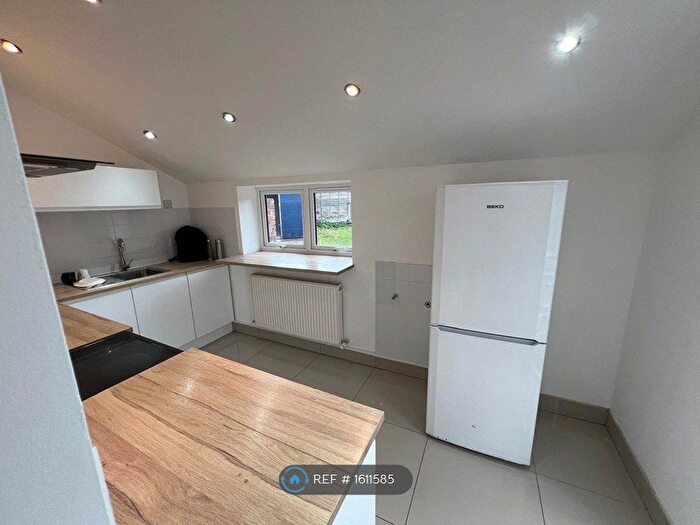 1 Bedroom Flat To Rent In Penn Road, Wolverhampton, WV4