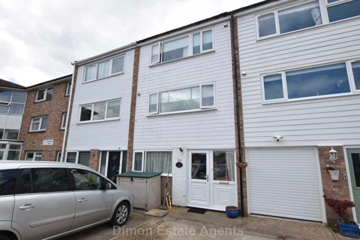 4 Bedroom Terraced House For Sale In Broadsands Drive, Gomer, PO12