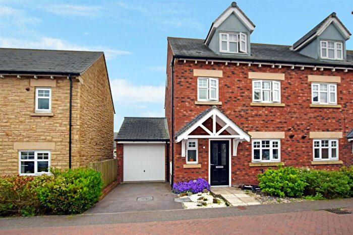 4 Bedroom Semi Detached House To Rent In Ivy Bank Close, Penistone, S36