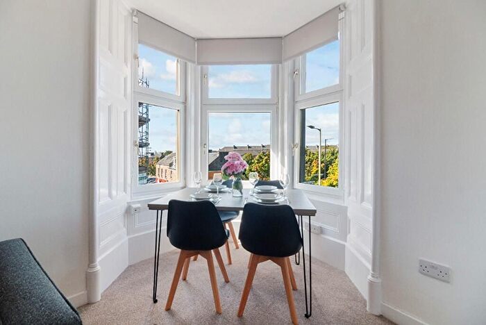 3 Bedroom Flat To Rent In Dura Street, Stobswell, Dundee, DD4