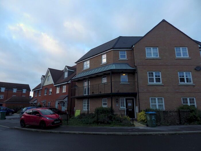 2 Bedroom Flat To Rent In Tyson Road, Aylesbury, Buckinghamshire HP18