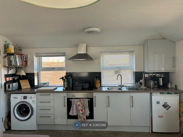 1 Bedroom Flat To Rent In Sheridan House, Andover, SP10