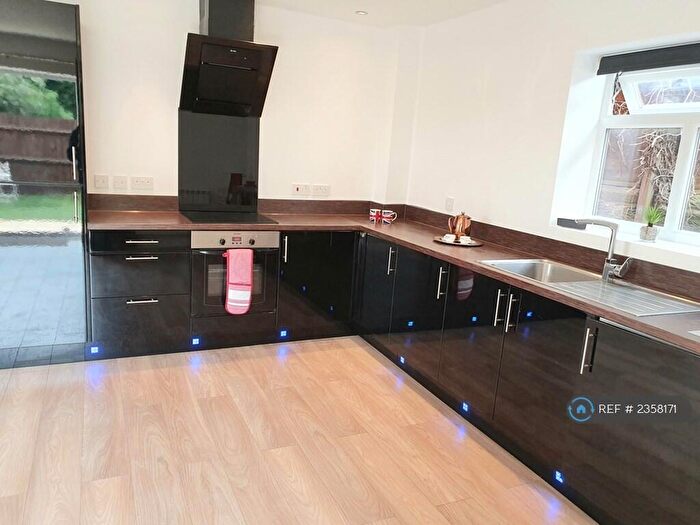 1 Bedroom Flat To Rent In Chapel Court, Bromsgrove, B61