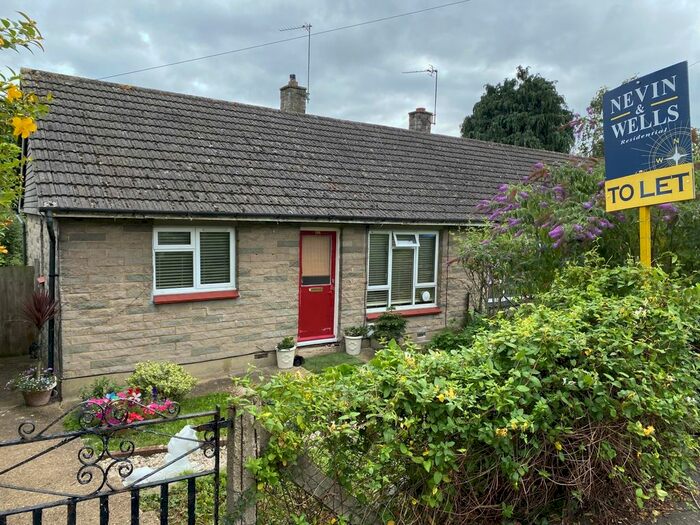 2 Bedroom Bungalow To Rent In Spring Rise, Englefield Green, Egham, TW20