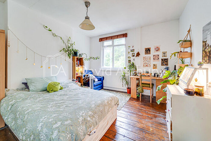 3 Bedroom Flat To Rent In Archway Road, Archway, London, N6