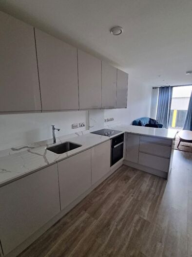 2 Bedroom Flat To Rent In Queen Street, Salford, M3