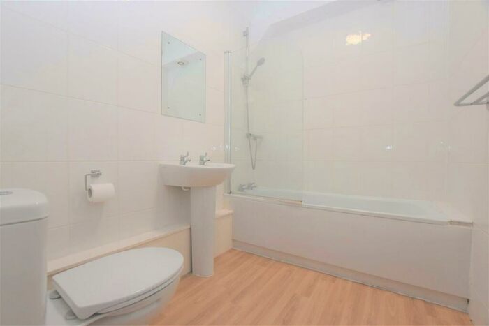 Studio To Rent In Flat Acacias, RG1