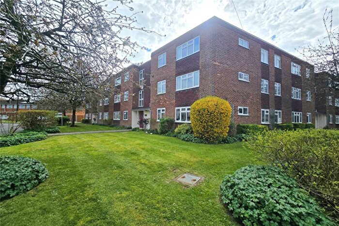 2 Bedroom Flat For Sale In Ellison Way, Tongham, Surrey, GU10
