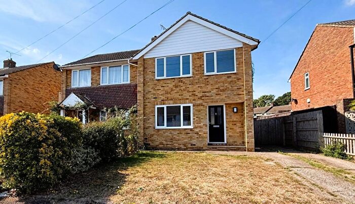 3 Bedroom Semi-Detached House For Sale In Windermere Drive, Rainham, ME8