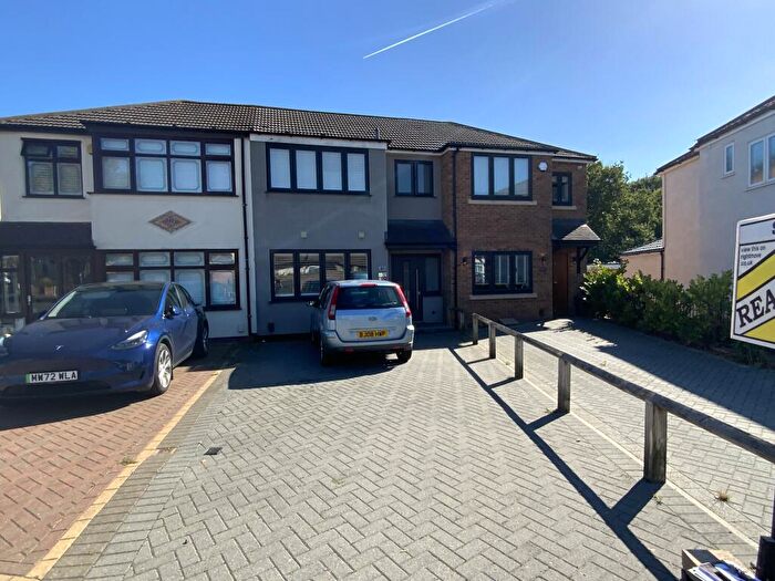 3 Bedroom Terraced House To Rent In Laburnum Avenue, Hornchurch, Havering, RM12