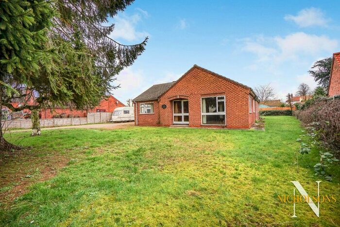 3 Bedroom Bungalow For Sale In Back Street, South Clifton, Newark, Nottinghamshire, NG23
