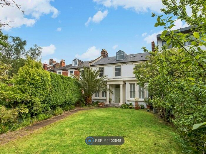 7 Bedroom Semi-Detached House To Rent In Lordship Lane, London, SE22