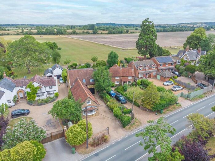 4 Bedroom Detached House For Sale In Leighton Road, Northall, LU6