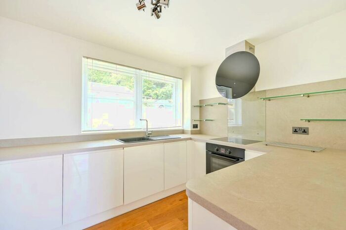 3 Bedroom Flat To Rent In Rookwood Court, Guildford, , Guildford, GU2