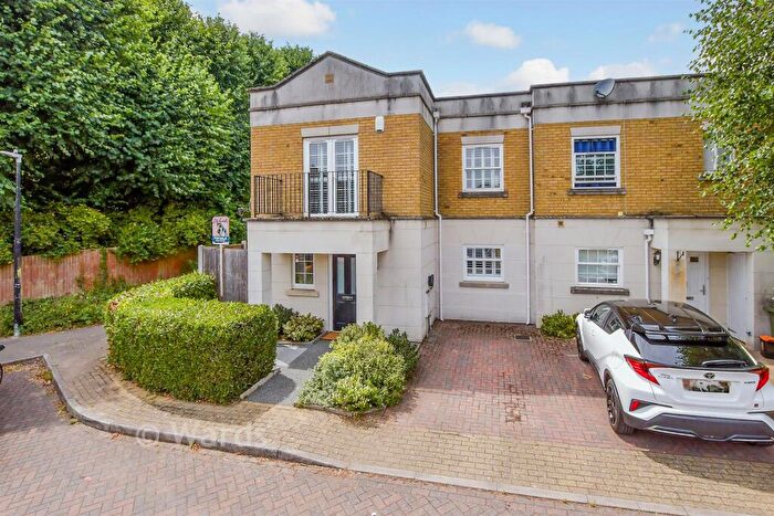 3 Bedroom End Of Terrace House For Sale In Coriander Drive, Maidstone, Kent, ME16
