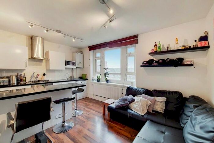 3 Bedroom Flat To Rent In Stockwell Road, London, SW9