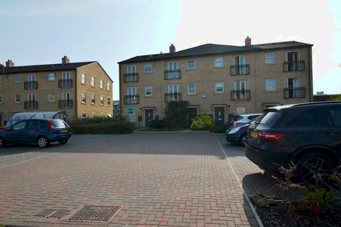 2 Bedroom House To Rent In Holts Crest Way, LS12