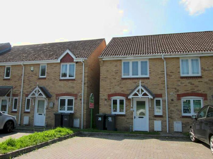 2 Bedroom House To Rent In Hobby Close, Waterlooville, Hampshire, PO8