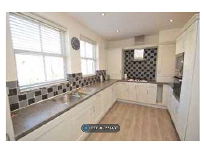 2 Bedroom Flat To Rent In Prestbury Road, Macclesfield, SK10