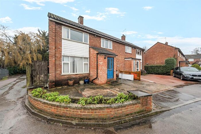 2 Bedroom House For Sale In Green Glade, Theydon Bois, Epping, CM16