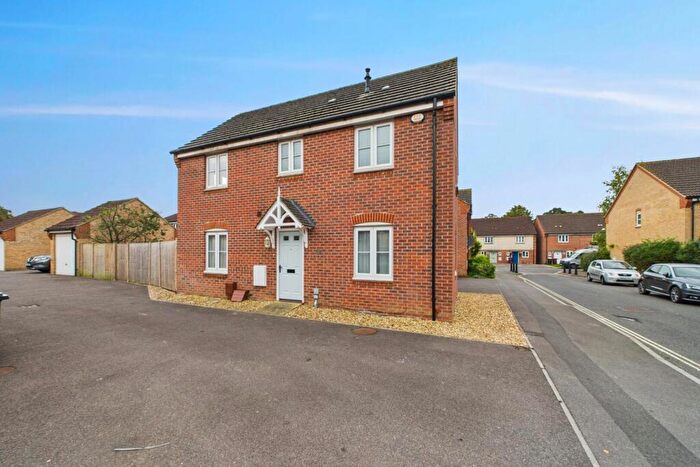 3 Bedroom Link Detached House For Sale In Baxendale Road, Chichester, PO19