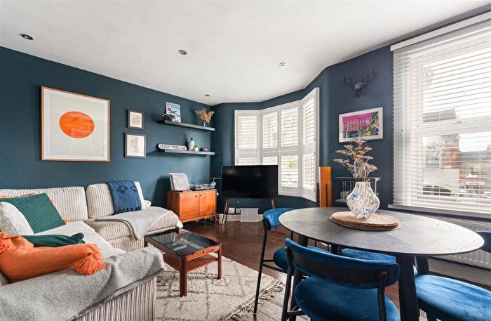 1 Bedroom Maisonette For Sale In Callis Road, Walthamstow, E17
