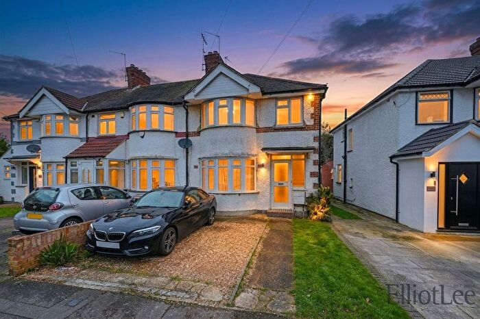 2 Bedroom Flat For Sale In Abercorn Crescent, Harrow, HA2