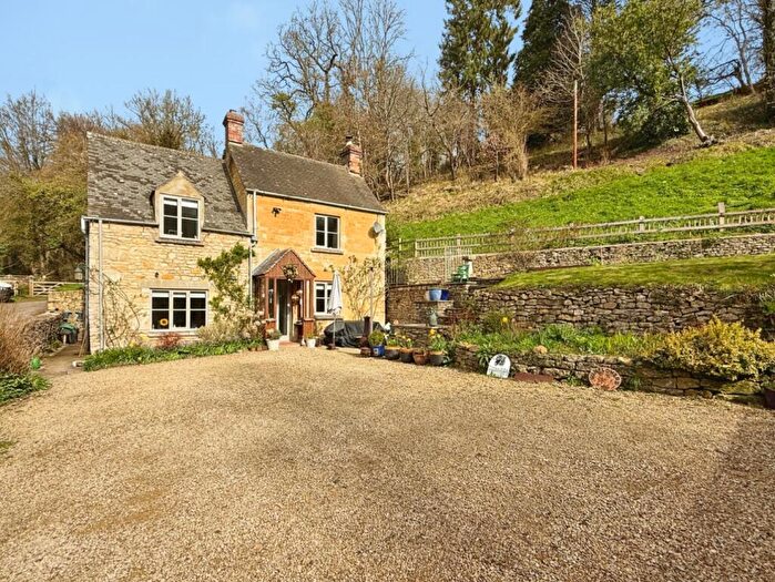 3 Bedroom Detached House For Sale In The Valley, Chalford, Stroud, GL6