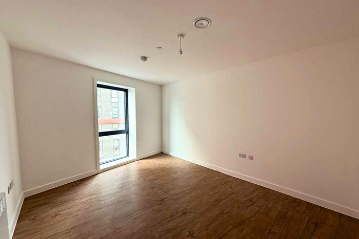 2 Bedroom Apartment For Sale In Phoenix, Saxton Lane, Leeds, LS9