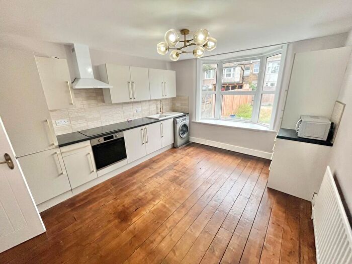 2 Bedroom Flat To Rent In Southchurch Avenue, Southend On Sea, SS1