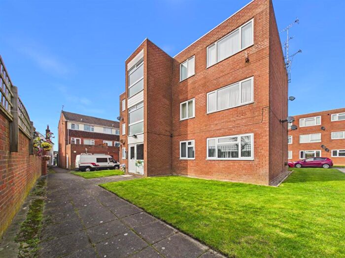 2 Bedroom Flat To Rent In Leicester Street, Bulkington, Bedworth, CV12