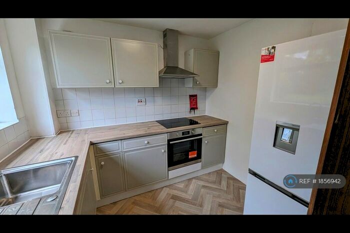 2 Bedroom Flat To Rent In Clive House, Croydon, CR0