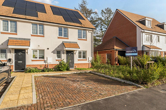 2 Bedroom End Of Terrace House For Sale In Sumner Chase, Binfield, Bracknell, RG42