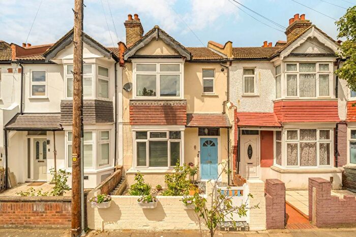 2 Bedroom Flat For Sale In Ascot Road, London, SW17