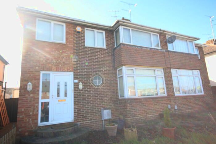 3 Bedroom Semi-Detached House To Rent In Sundon Park Road, Luton, LU3