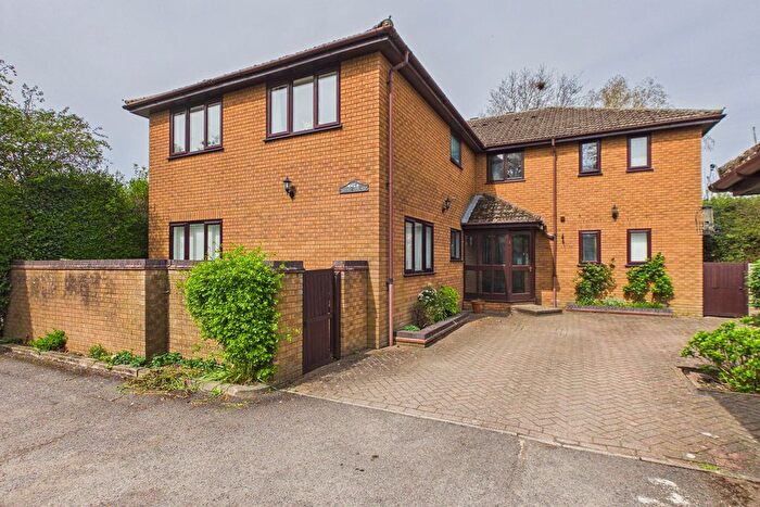 1 Bedroom Flat For Sale In Shire Court, Adeyfield Road, HP2