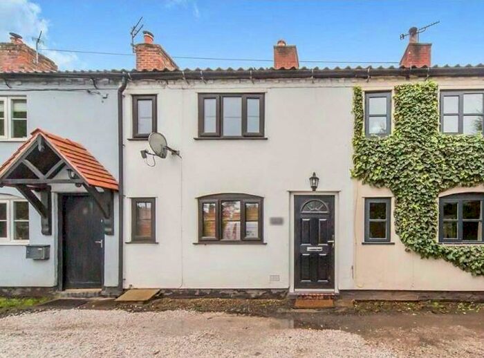 2 Bedroom Cottage To Rent In Chester Road, Northwich, Cheshire, CW8