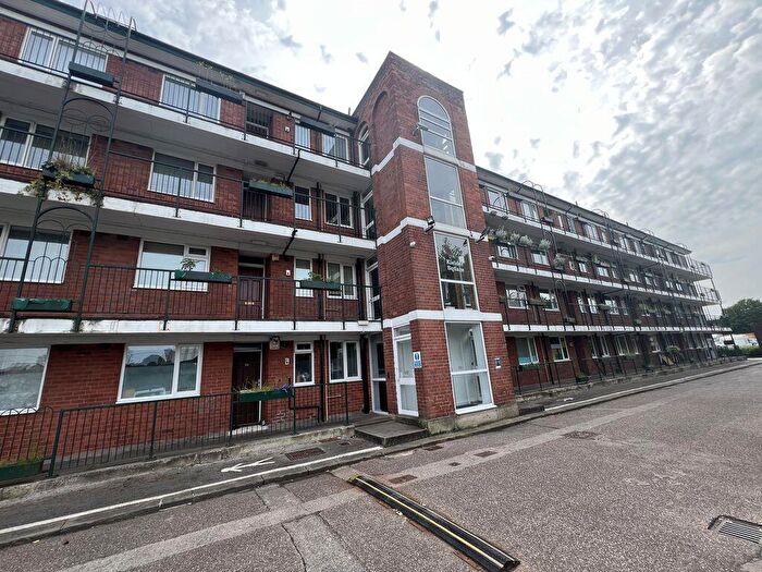 2 Bedroom Flat To Rent In Eccles New Road, Salford, M5