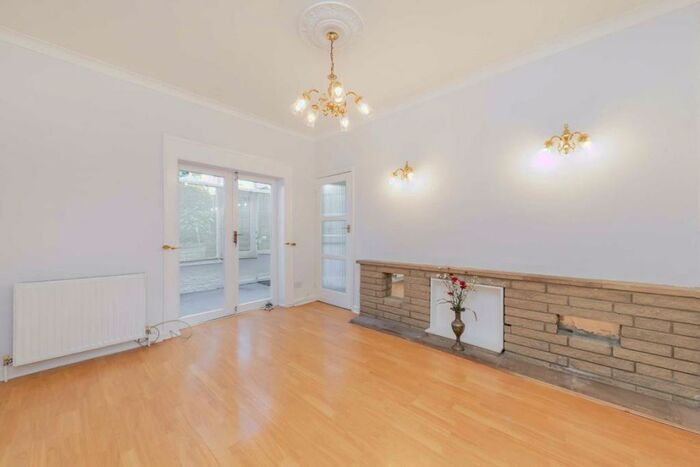 3 Bedroom House To Rent In Barrenger Road, London, N10