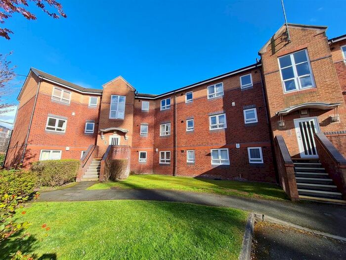 3 Bedroom Flat To Rent In Princes Gardens, City Centre, L3