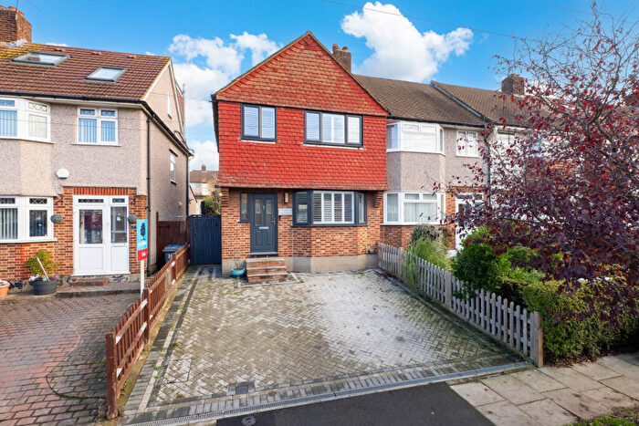 3 Bedroom End Of Terrace House For Sale In Lynmouth Avenue, Morden, SM4